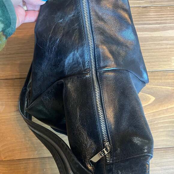 Valentina Made in Italy Black Pebbled Leather Convertible Sling Backpack Bag - Picture 3 of 4